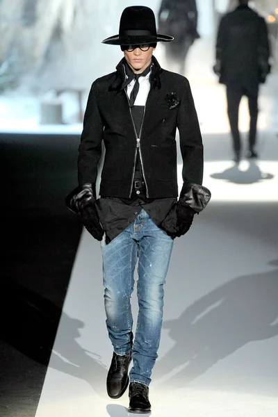 Look 17
